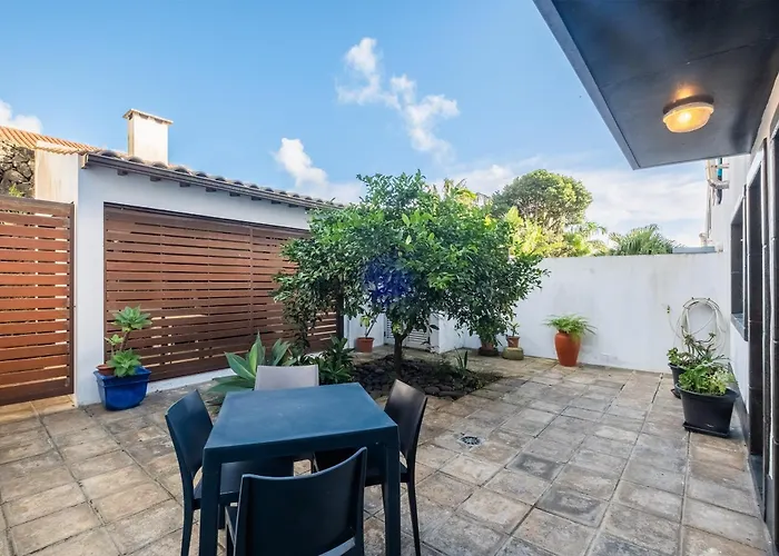 Casa Do Limoeiro * Πόντα Ντελγκάντα